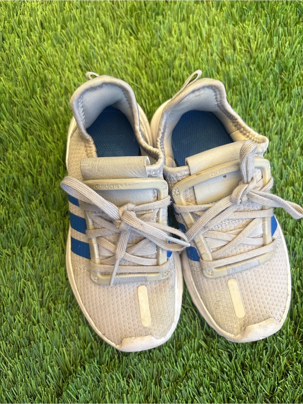 adidas Kids Sneakers in Light Gray with Blue Stripes